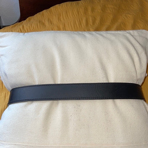 Micheal Kors Black Leather Belt - Picture 4 of 11